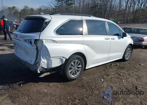 2022 Toyota Sienna Xle z USA, uszkodzony, nr VIN 5TDJRKEC2NS101604